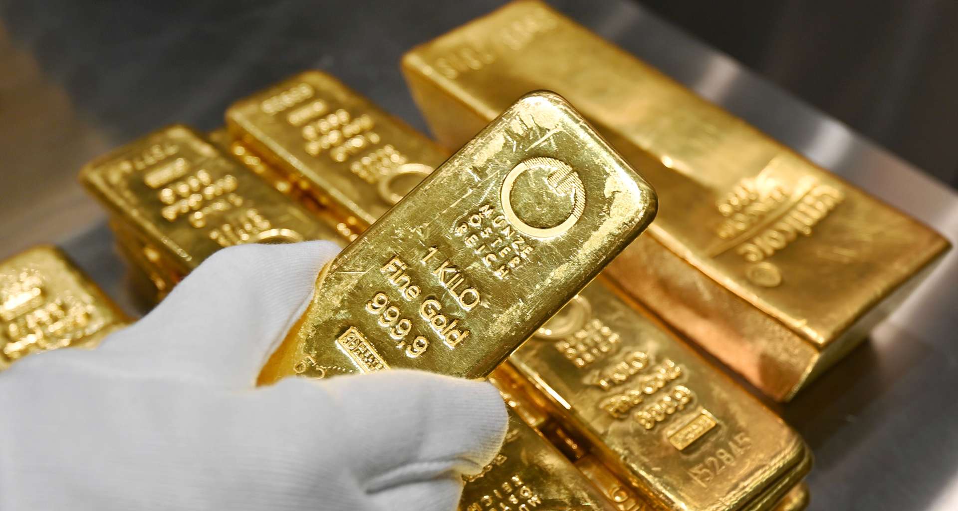 贵金属市场解析：近期黄金与白银价格变动趋势与投资策略